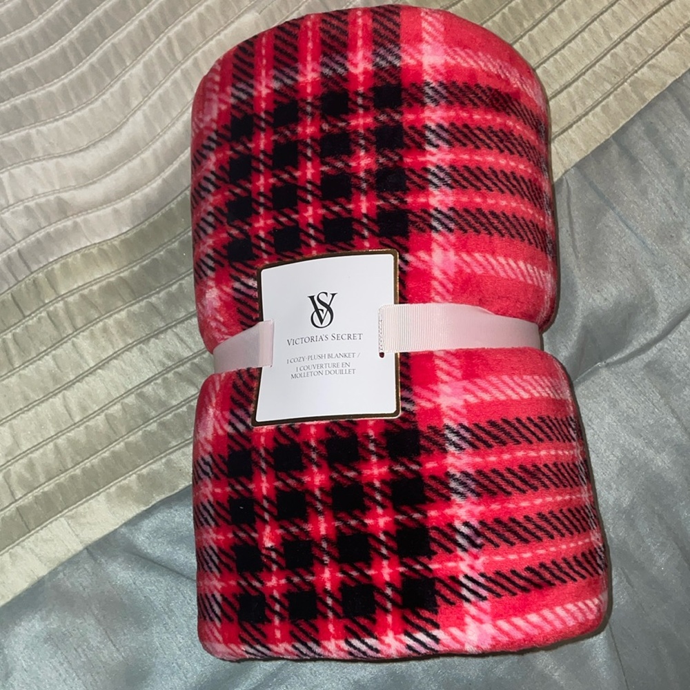 Victoria Secret Plush Blanket NWT